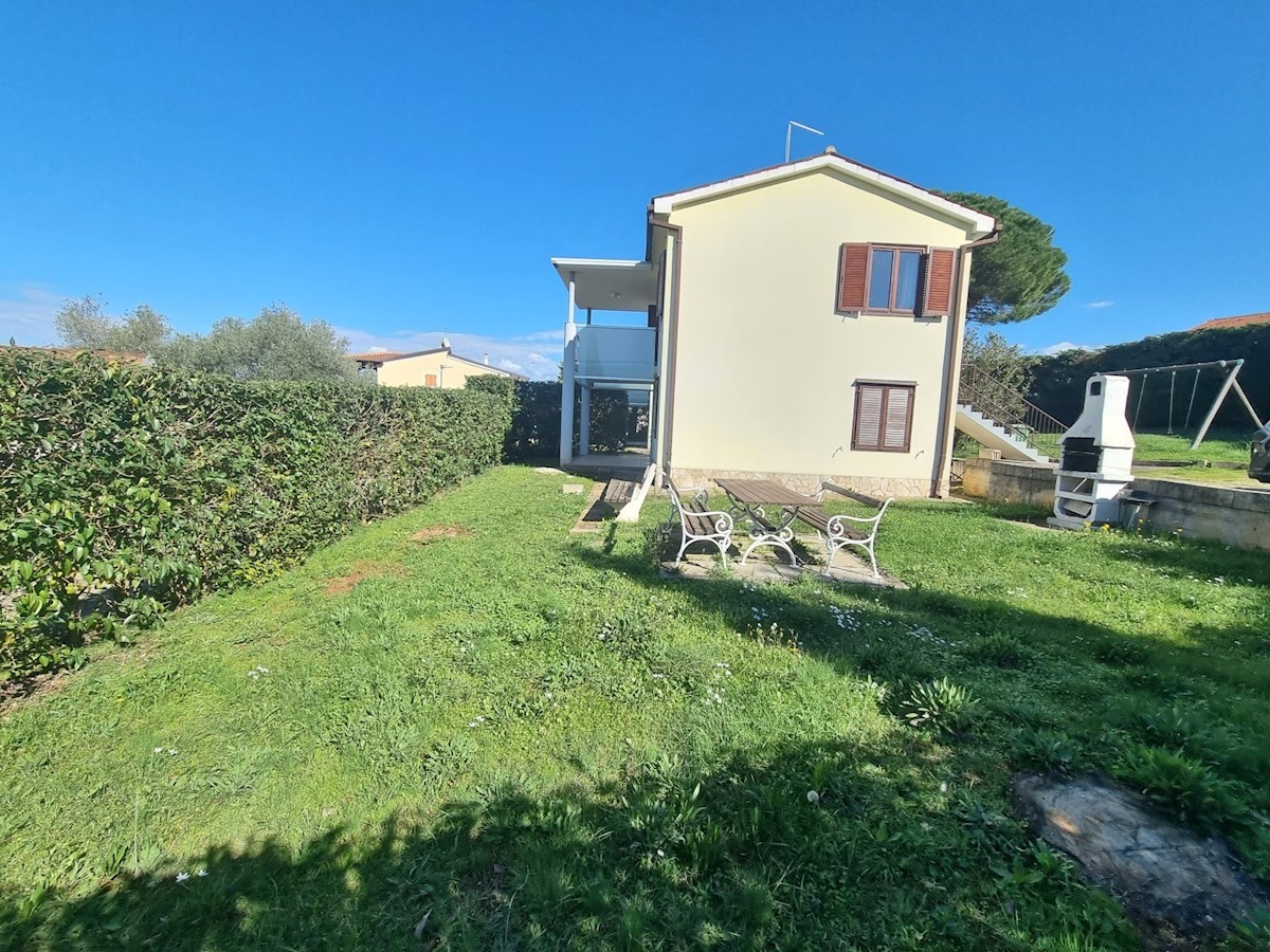 Casa con 2 appartamenti a 50 m dal mare nelle vicinanze di Cittanova