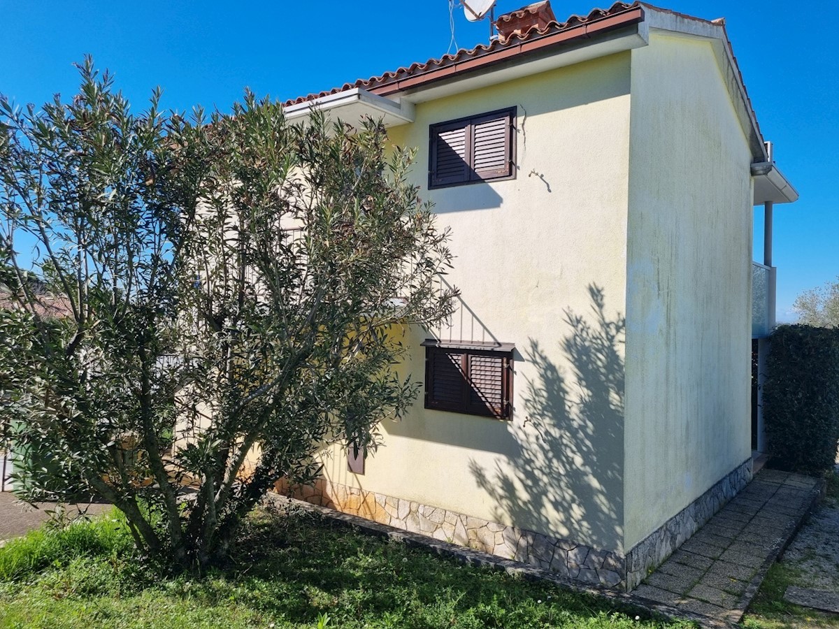 Casa con 2 appartamenti a 50 m dal mare nelle vicinanze di Cittanova