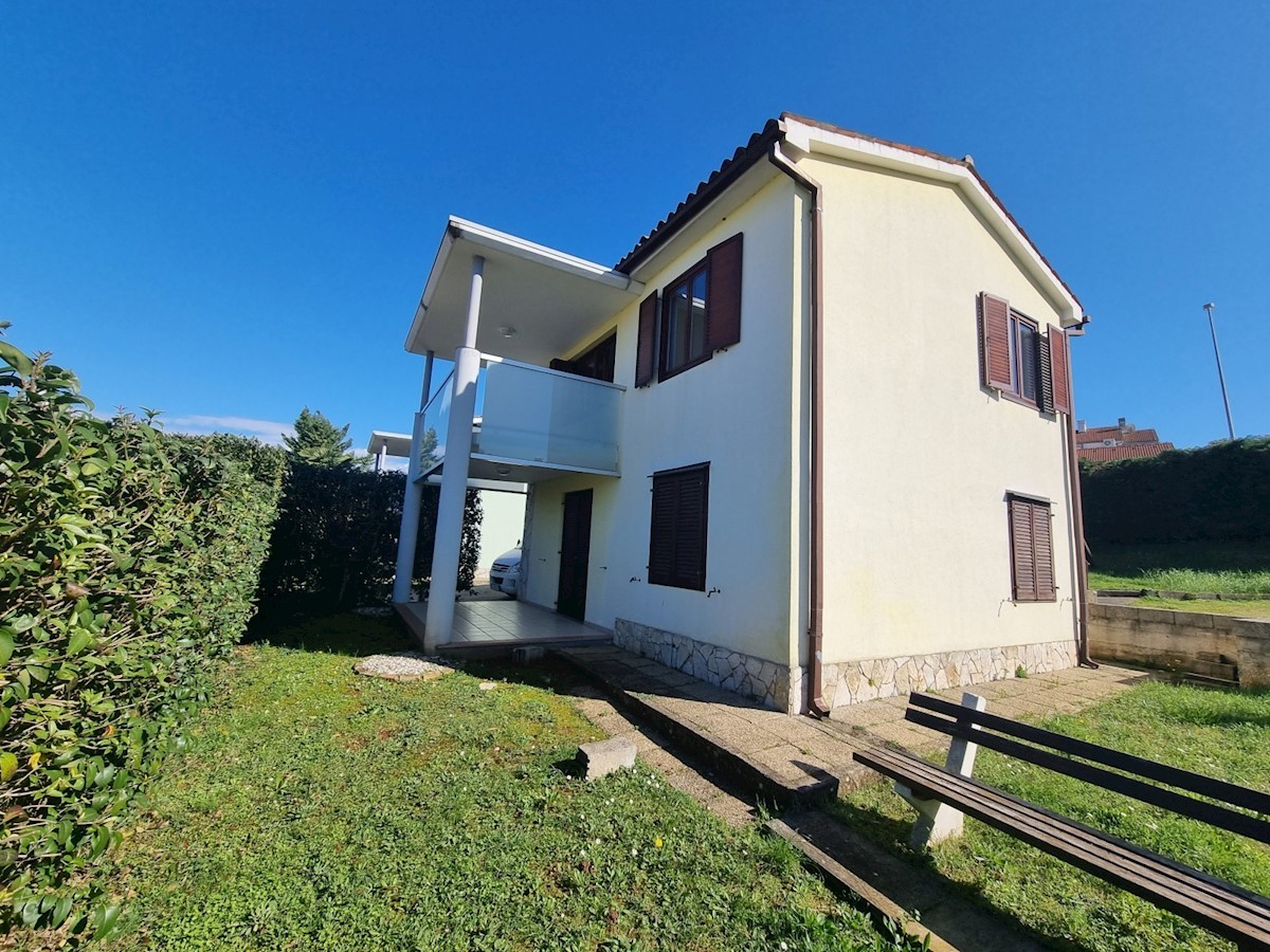 Casa con 2 appartamenti a 50 m dal mare nelle vicinanze di Cittanova