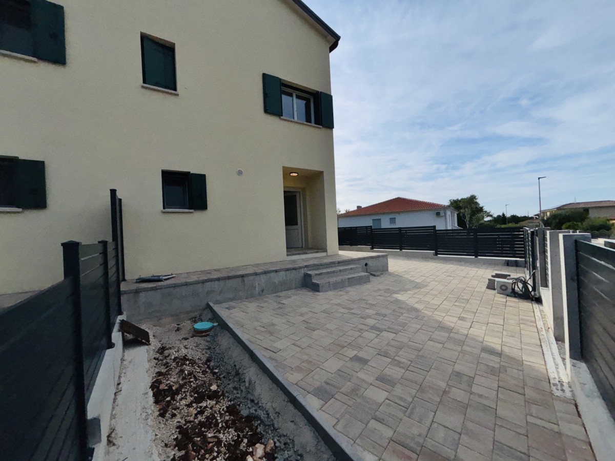 Appartamento in un piccolo edificio residenziale vicino a Umago