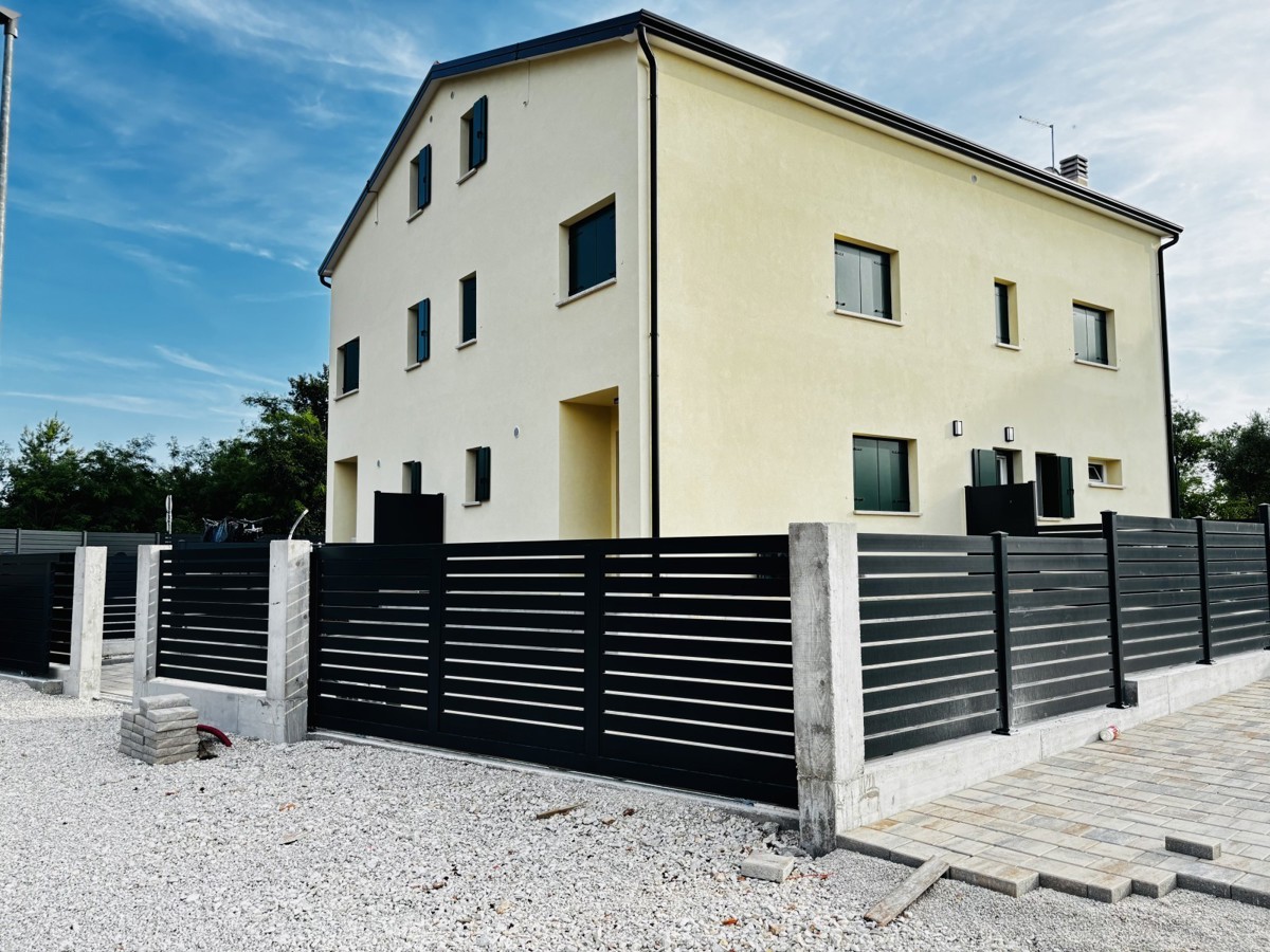 Appartamento in un piccolo edificio residenziale vicino a Umago