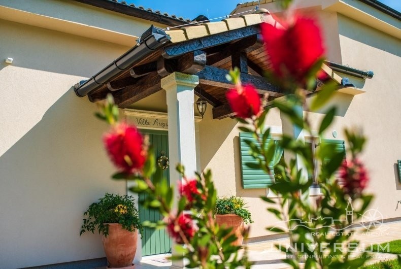 Villa di lusso vicino a Grisignana con vista aperta sulle colline