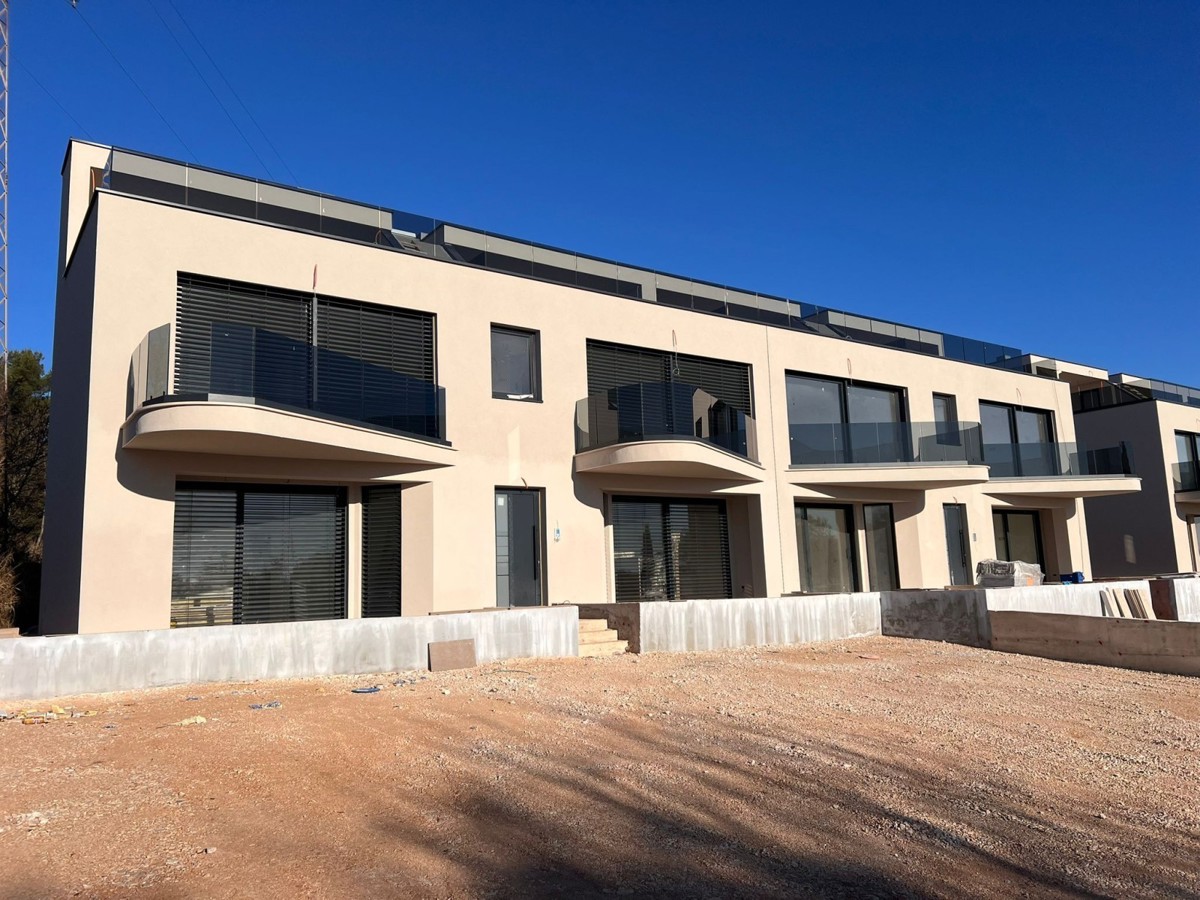 Appartamento moderno con terrazza panoramica e vista mare