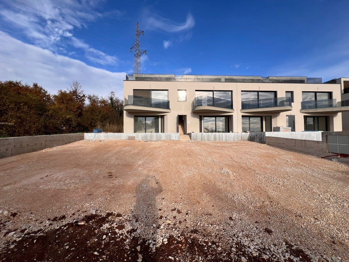 Appartamento moderno con terrazza panoramica e vista mare