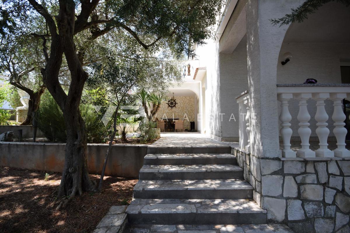 CASA INDIPENDENTE CON BELLISSIMA VISTA MARE E PISCINA