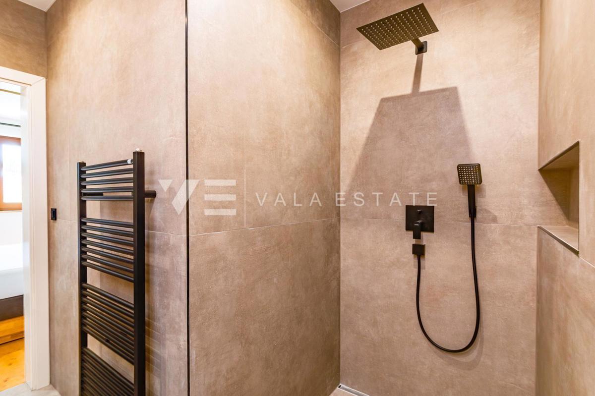CASA MODERNA INDIPENDENTE CON PISCINA IN POSIZIONE TRANQUILLA