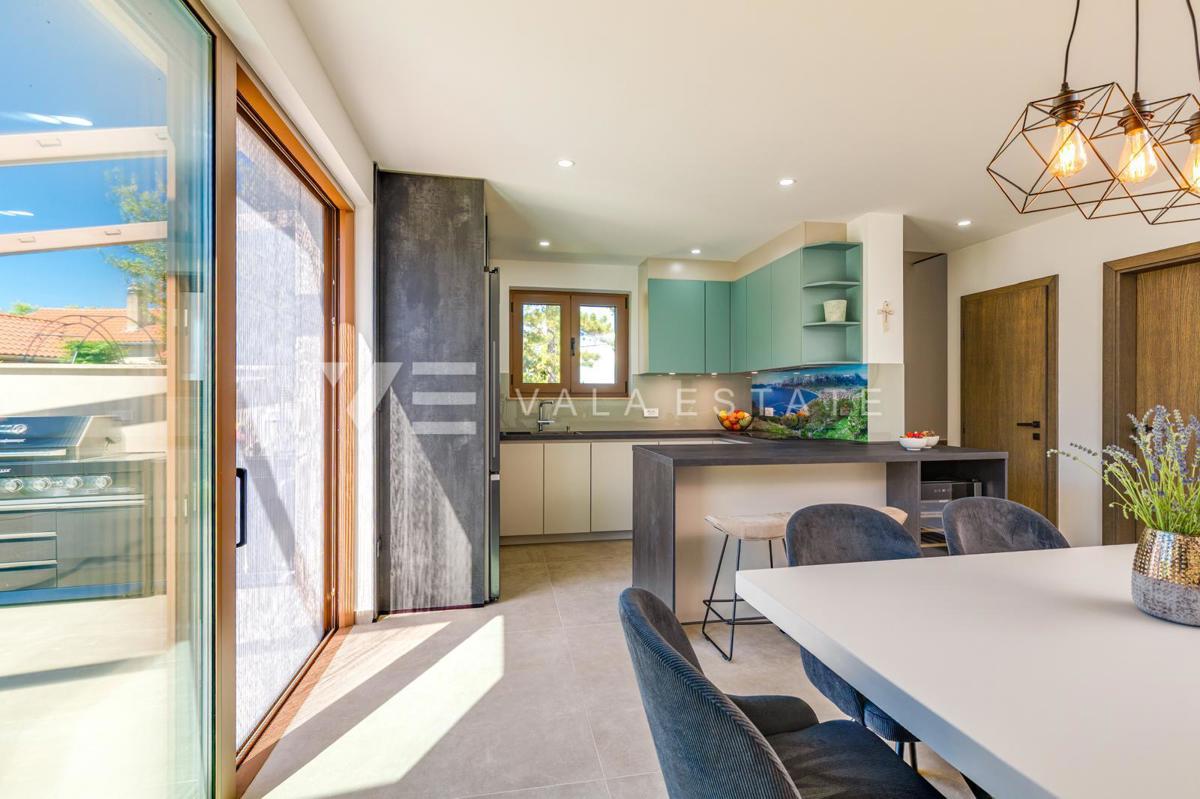 CASA MODERNA INDIPENDENTE CON PISCINA IN POSIZIONE TRANQUILLA