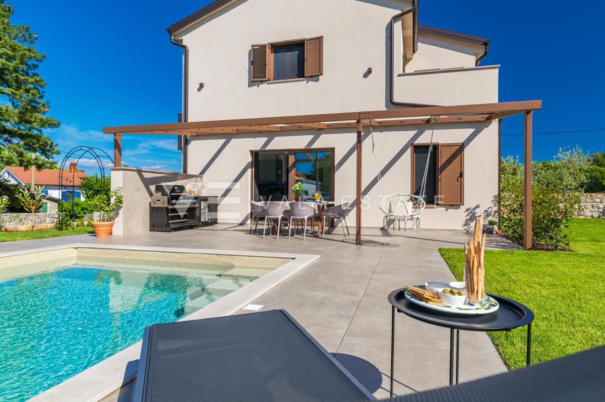 CASA MODERNA INDIPENDENTE CON PISCINA IN POSIZIONE TRANQUILLA