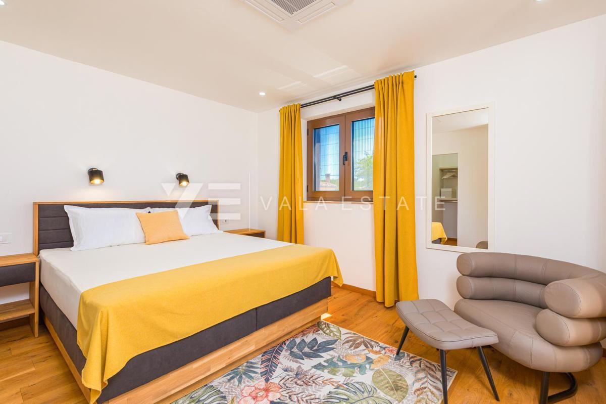 CASA MODERNA INDIPENDENTE CON PISCINA IN POSIZIONE TRANQUILLA