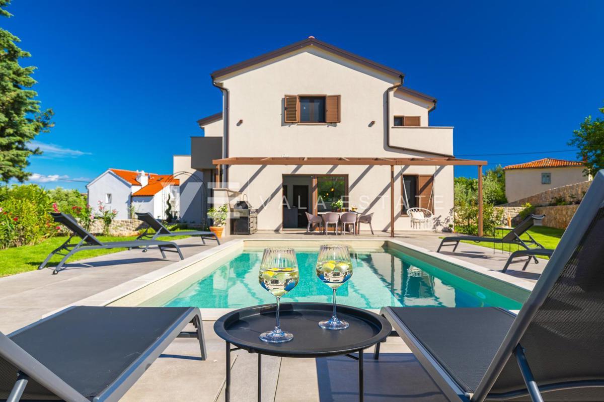 CASA MODERNA INDIPENDENTE CON PISCINA IN POSIZIONE TRANQUILLA