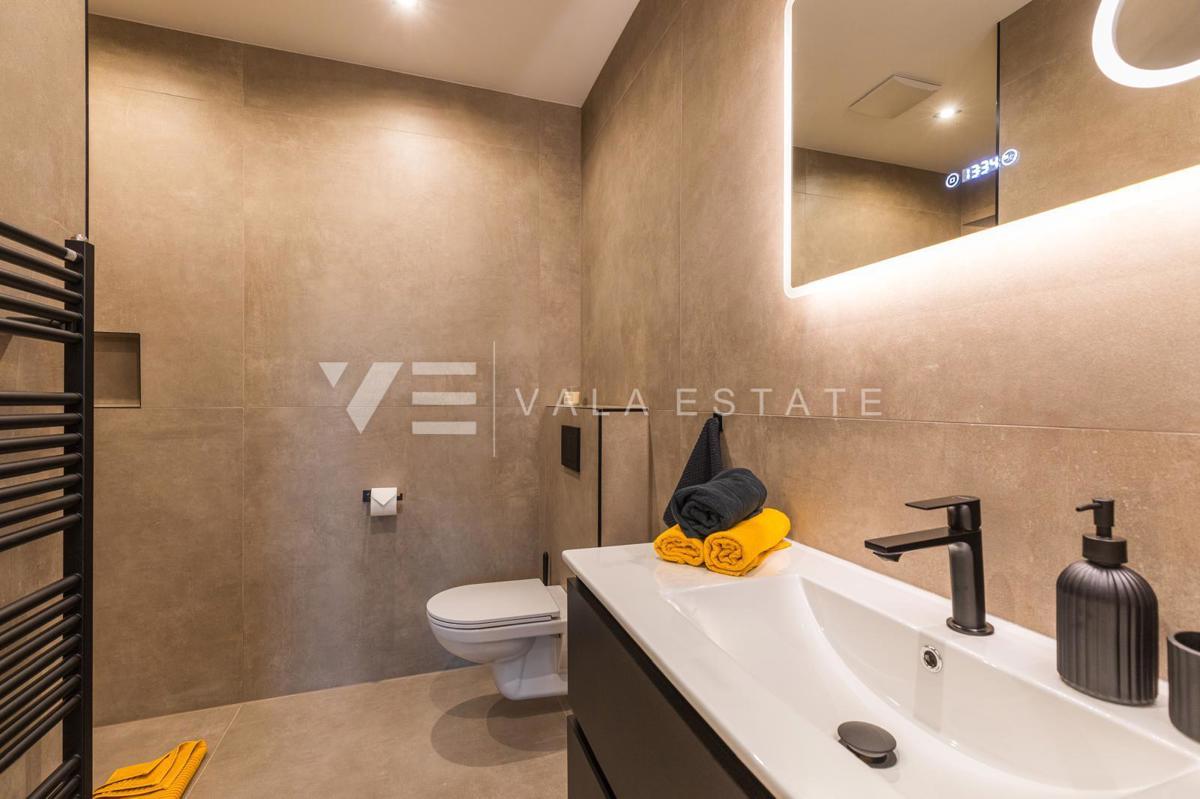 CASA MODERNA INDIPENDENTE CON PISCINA IN POSIZIONE TRANQUILLA