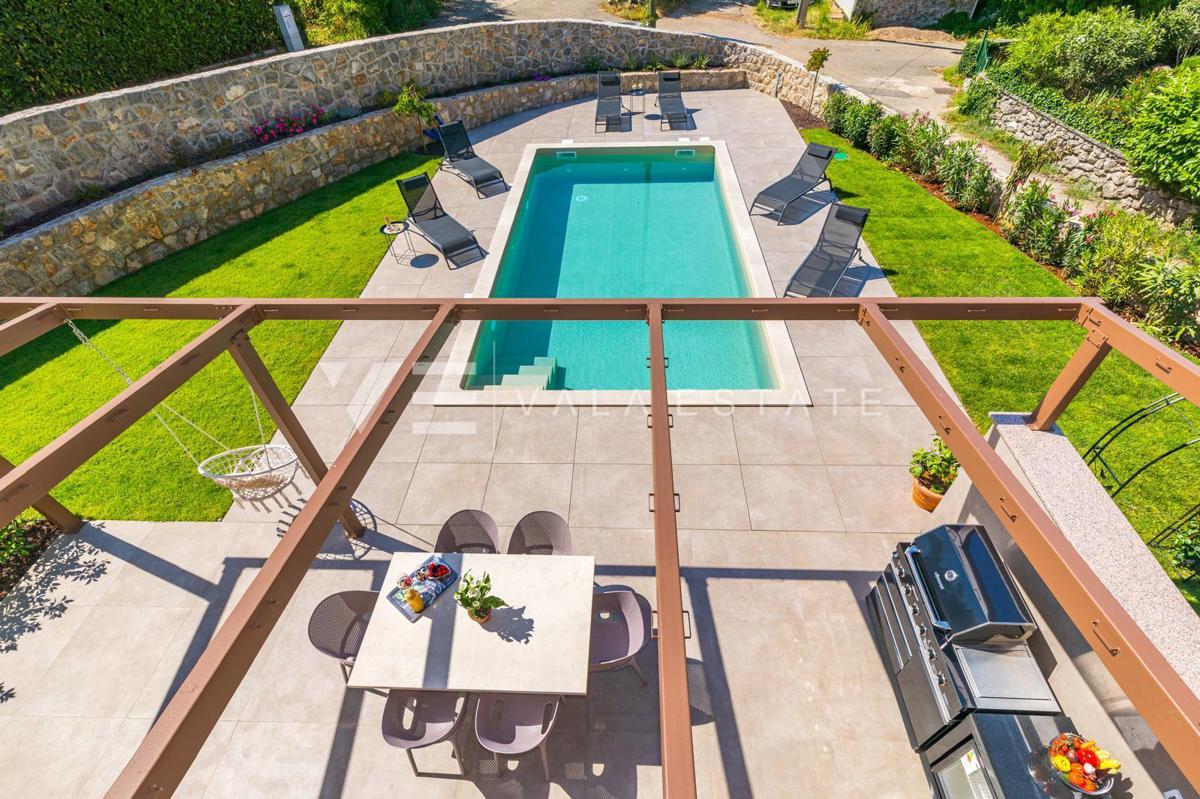CASA MODERNA INDIPENDENTE CON PISCINA IN POSIZIONE TRANQUILLA