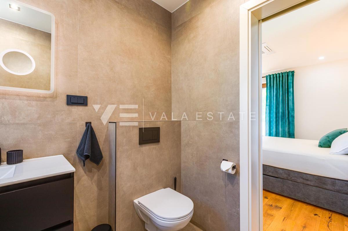 CASA MODERNA INDIPENDENTE CON PISCINA IN POSIZIONE TRANQUILLA