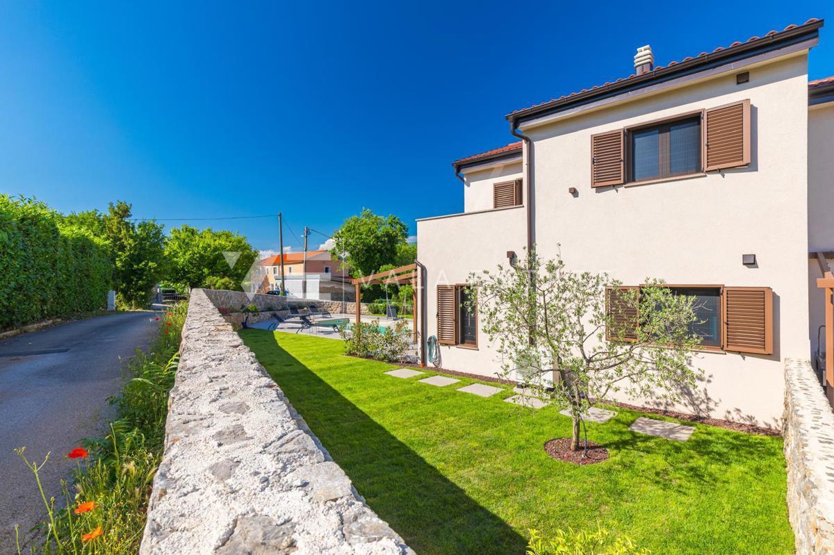 CASA MODERNA INDIPENDENTE CON PISCINA IN POSIZIONE TRANQUILLA