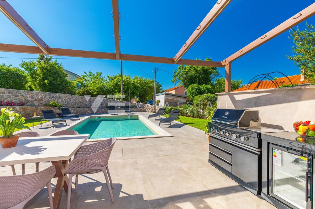 CASA MODERNA INDIPENDENTE CON PISCINA IN POSIZIONE TRANQUILLA