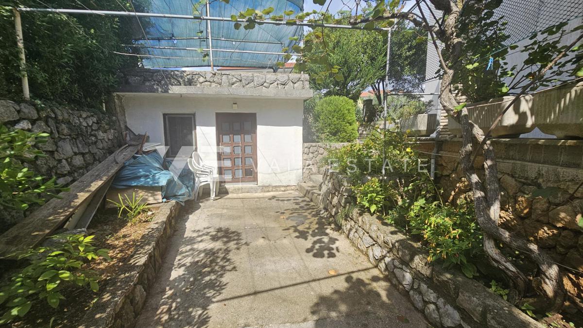 DOUBLE HOUSE WITH THREE APARTMENTS AND SEA VIEW NEAR THE BEACH