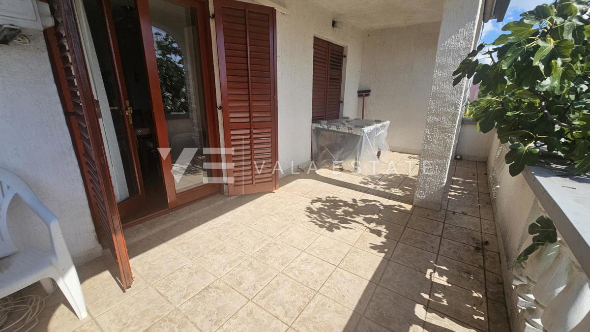 DOUBLE HOUSE WITH THREE APARTMENTS AND SEA VIEW NEAR THE BEACH