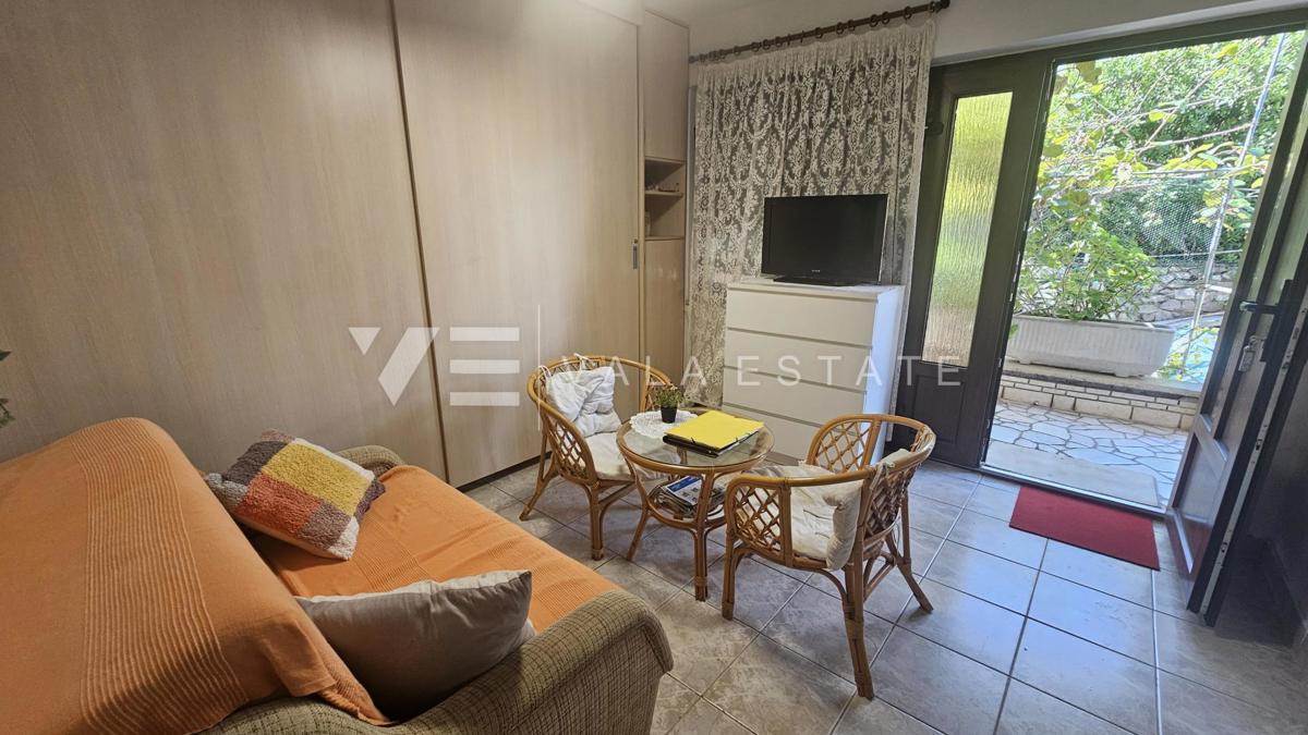 DOUBLE HOUSE WITH THREE APARTMENTS AND SEA VIEW NEAR THE BEACH