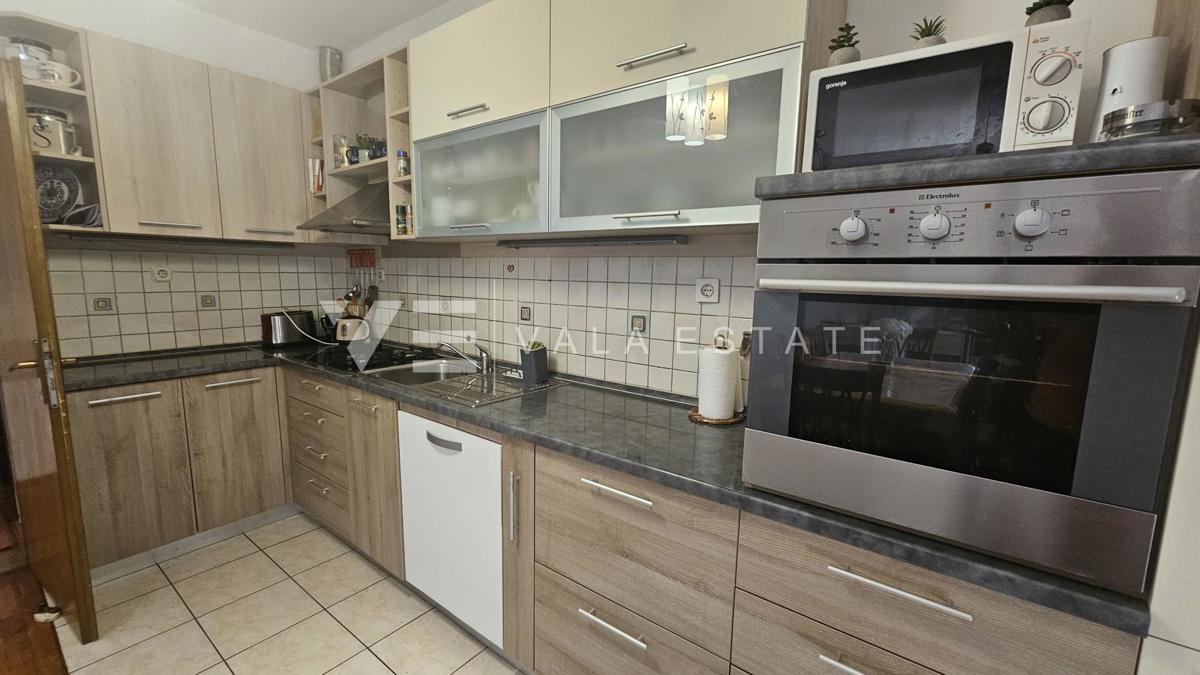 DOUBLE HOUSE WITH THREE APARTMENTS AND SEA VIEW NEAR THE BEACH