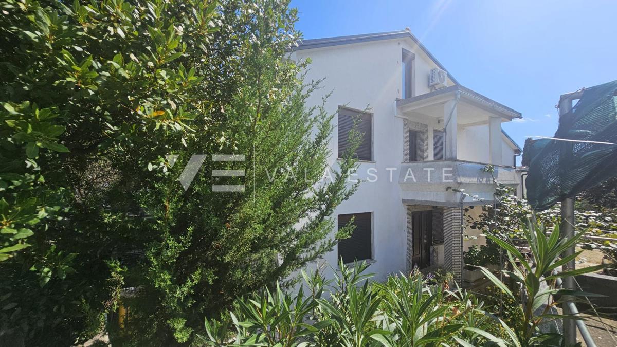 DOUBLE HOUSE WITH THREE APARTMENTS AND SEA VIEW NEAR THE BEACH
