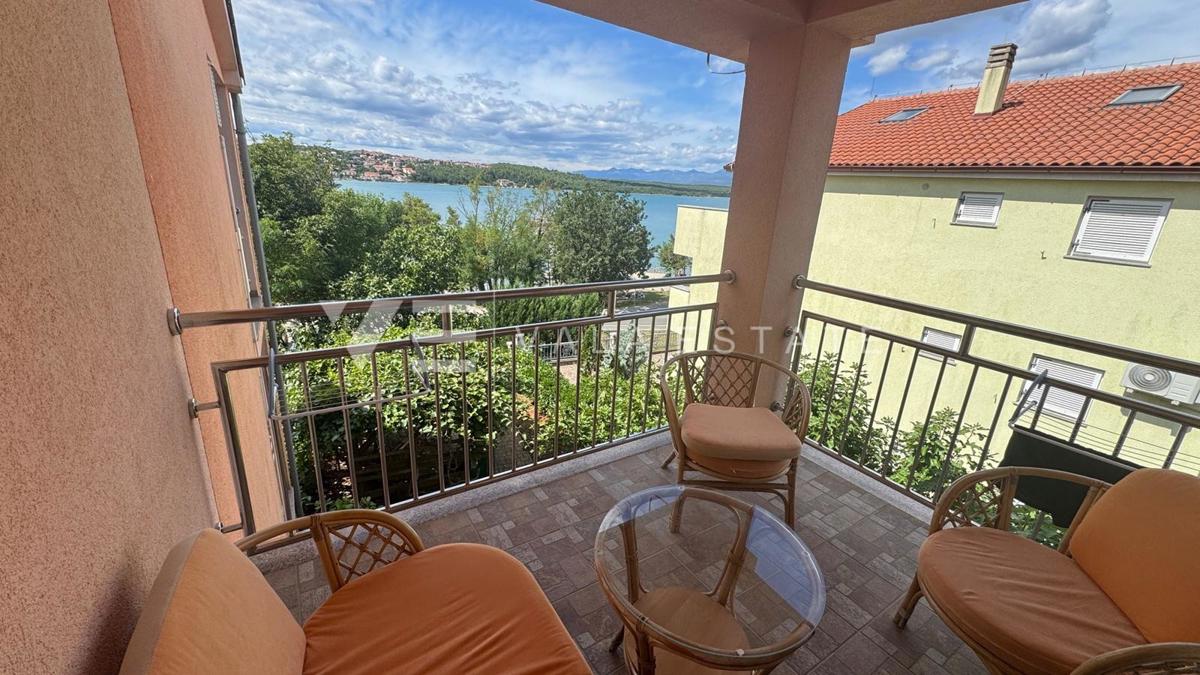 APPARTAMENTO IN POSIZIONE ATTRAENTE PRIMA FILA SUL MARE