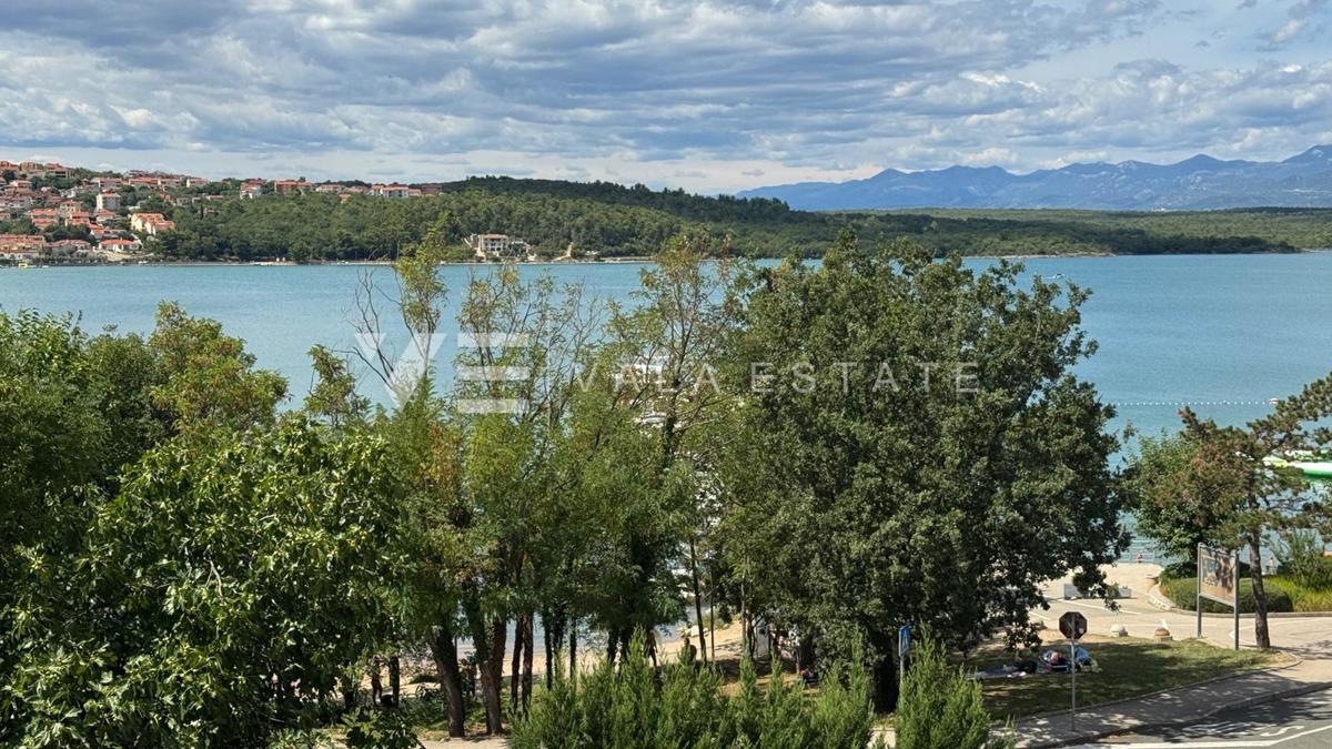 APPARTAMENTO IN POSIZIONE ATTRAENTE PRIMA FILA SUL MARE