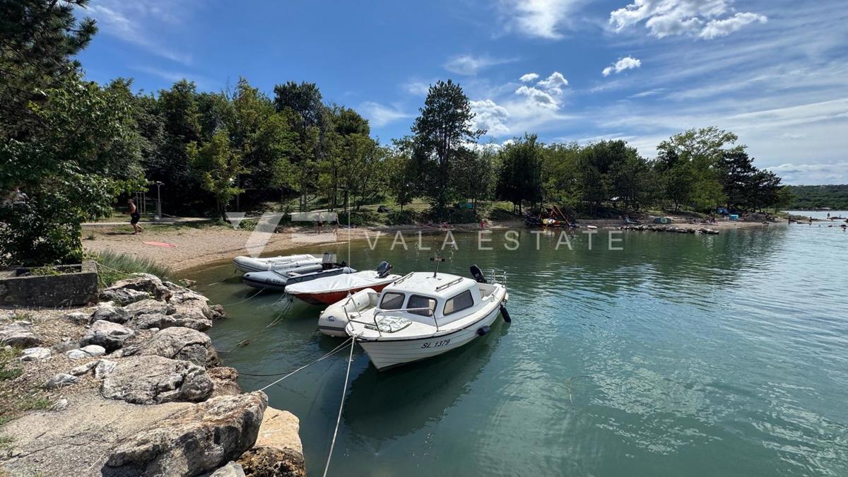 APPARTAMENTO IN POSIZIONE ATTRAENTE PRIMA FILA SUL MARE