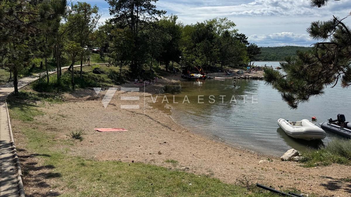 APPARTAMENTO IN POSIZIONE ATTRAENTE PRIMA FILA SUL MARE