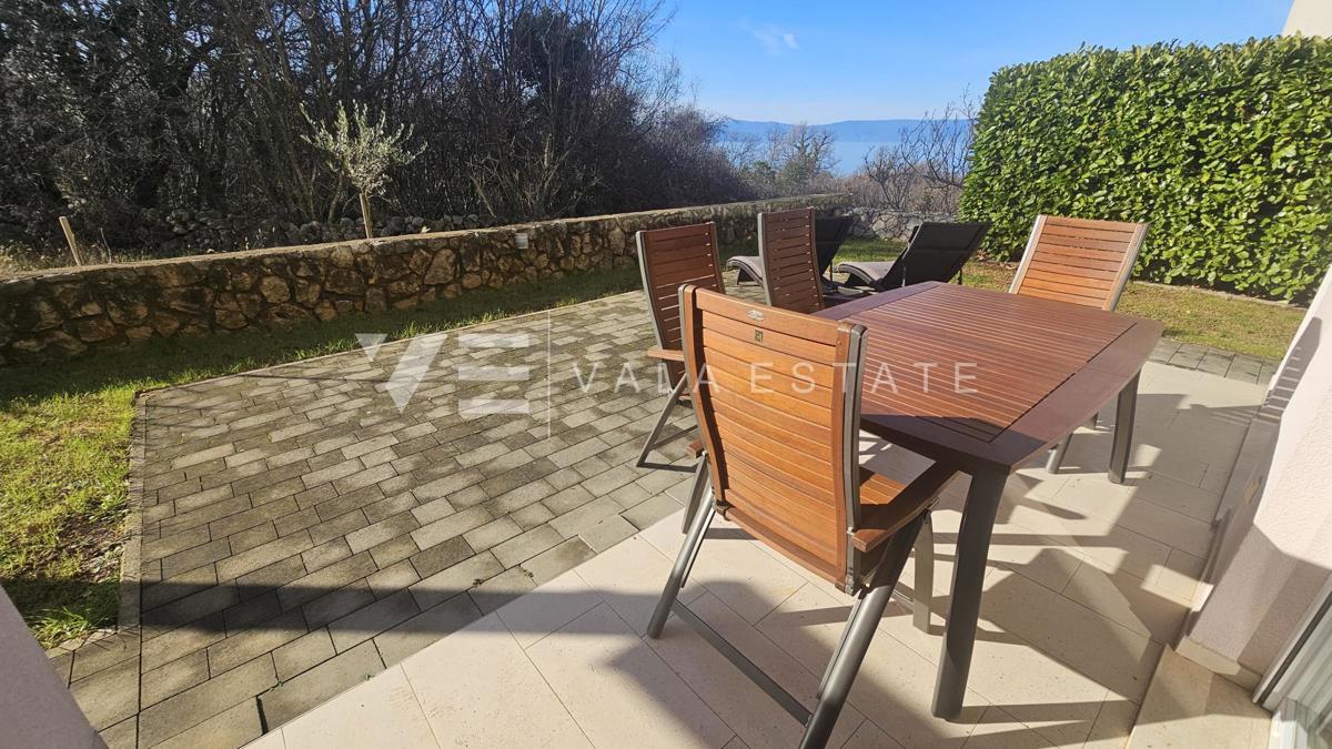 APPARTAMENTO AL PIANO TERRA CON GIARDINO E VISTA MARE