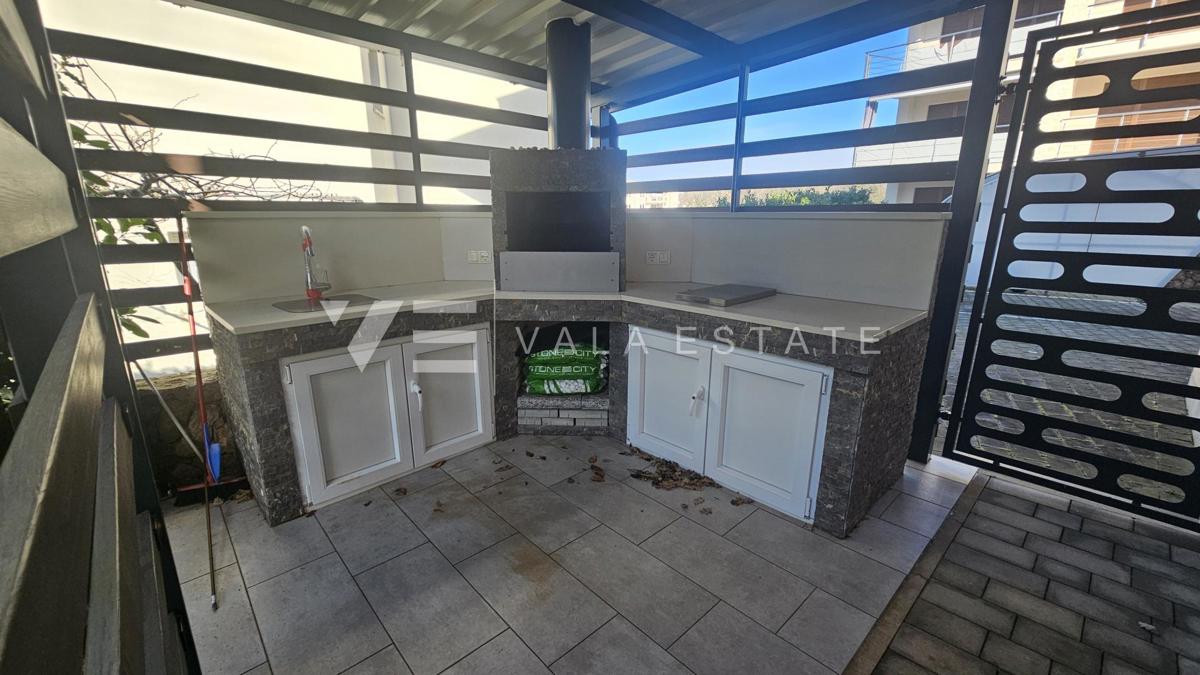 APPARTAMENTO AL PIANO TERRA CON GIARDINO E VISTA MARE