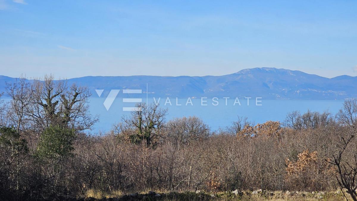 APPARTAMENTO AL PIANO TERRA CON GIARDINO E VISTA MARE