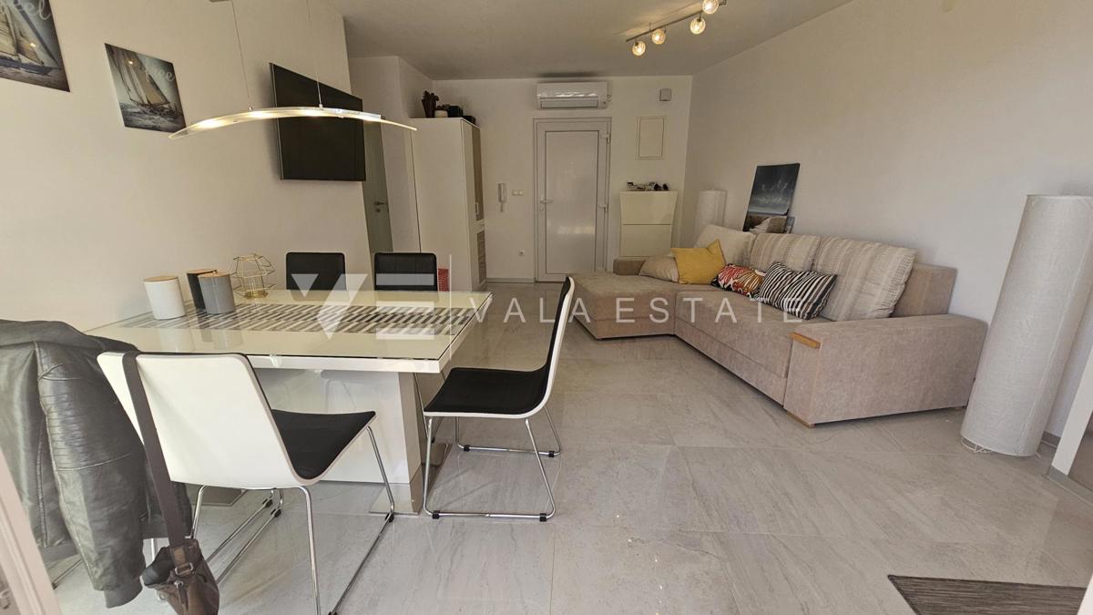 APPARTAMENTO AL PIANO TERRA CON GIARDINO E VISTA MARE