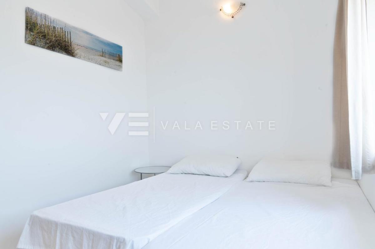 APPARTAMENTO ATTRAENTE CON VISTA MARE APERTO