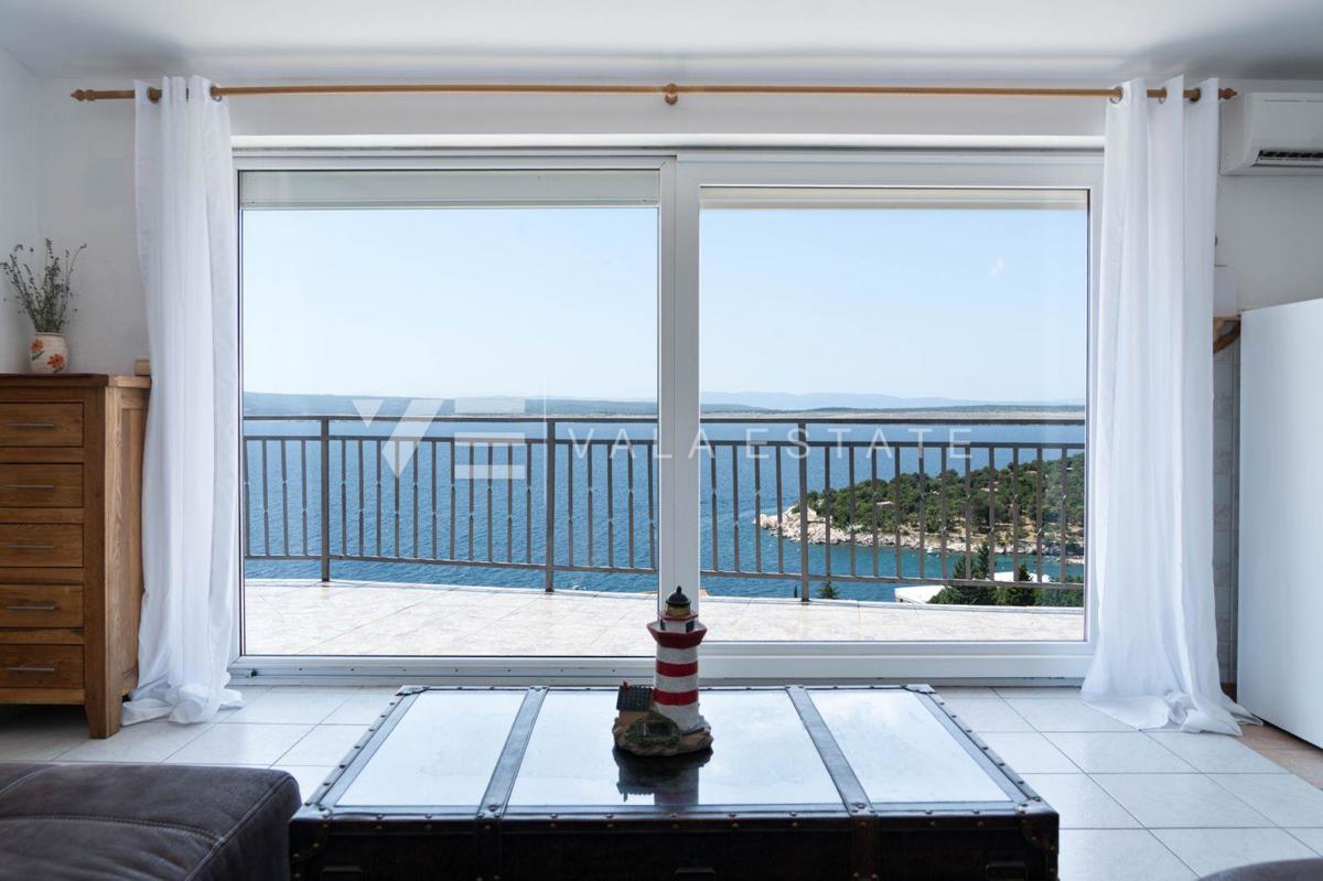 APPARTAMENTO ATTRAENTE CON VISTA MARE APERTO