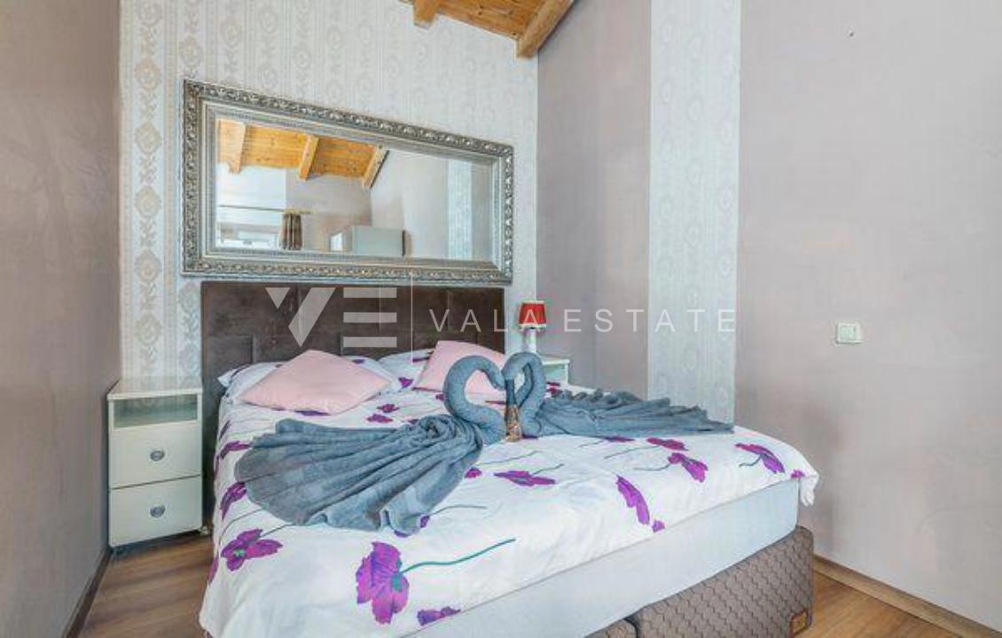 DUE CASE IN PIETRA CON PISCINA IN POSIZIONE TRANQUILLA