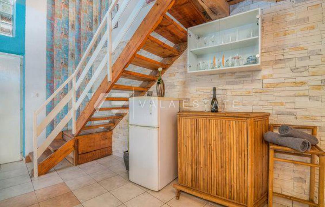 DUE CASE IN PIETRA CON PISCINA IN POSIZIONE TRANQUILLA