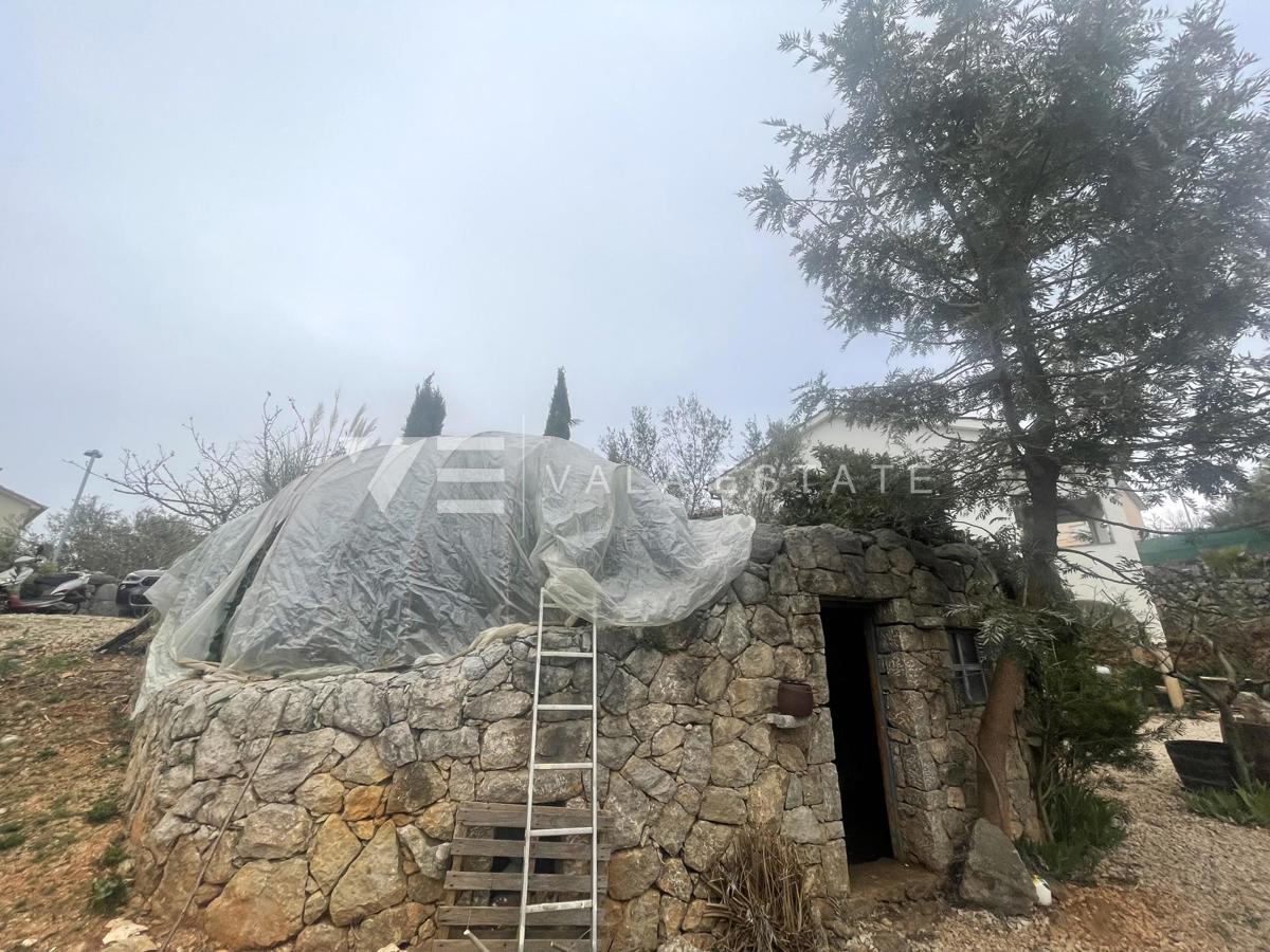 CASA INDIPENDENTE CON AMPIO GIARDINO IN POSIZIONE TRANQUILLA