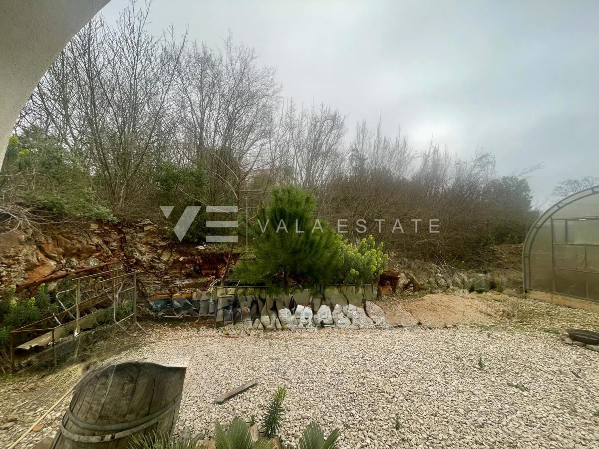 CASA INDIPENDENTE CON AMPIO GIARDINO IN POSIZIONE TRANQUILLA