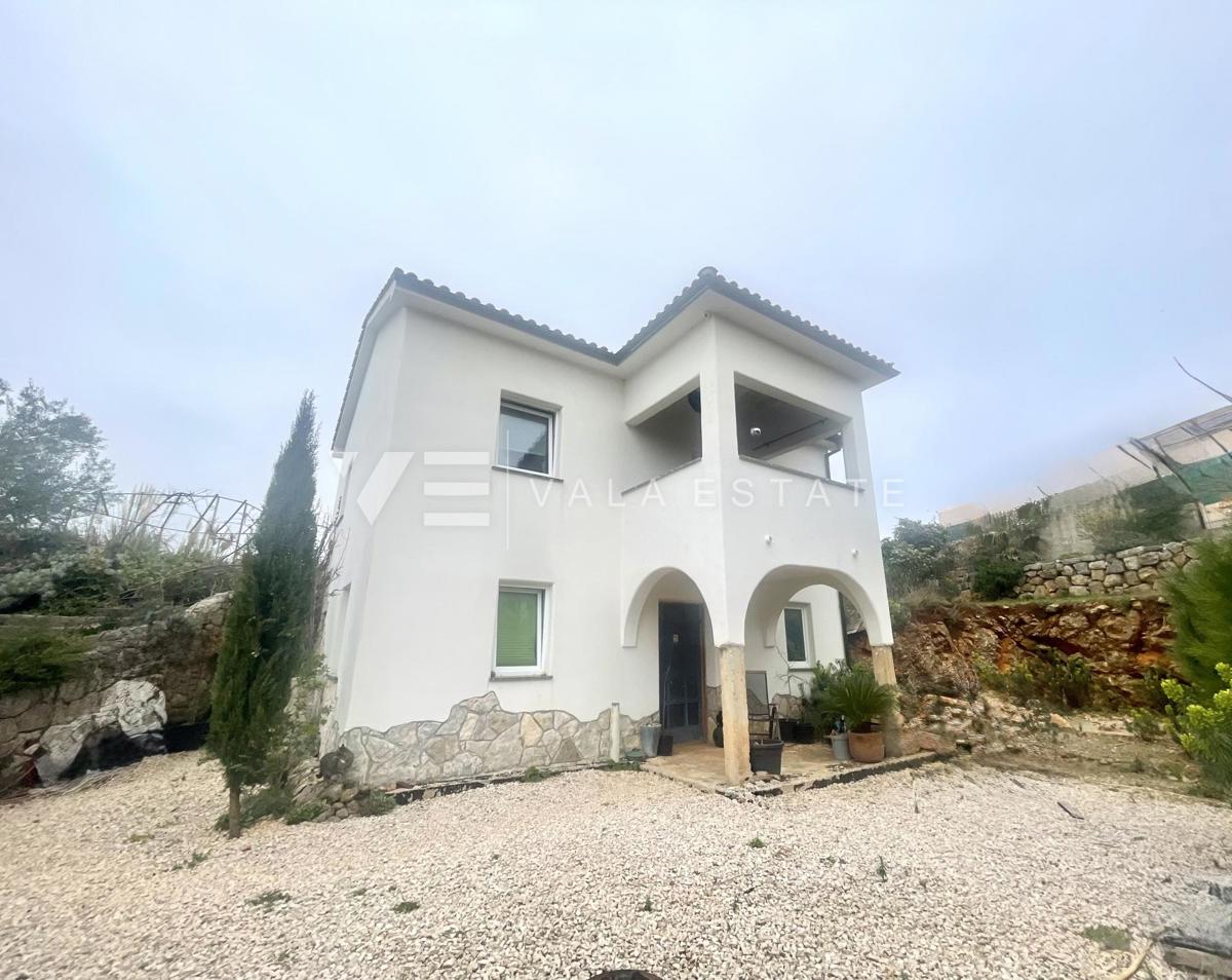 CASA INDIPENDENTE CON AMPIO GIARDINO IN POSIZIONE TRANQUILLA