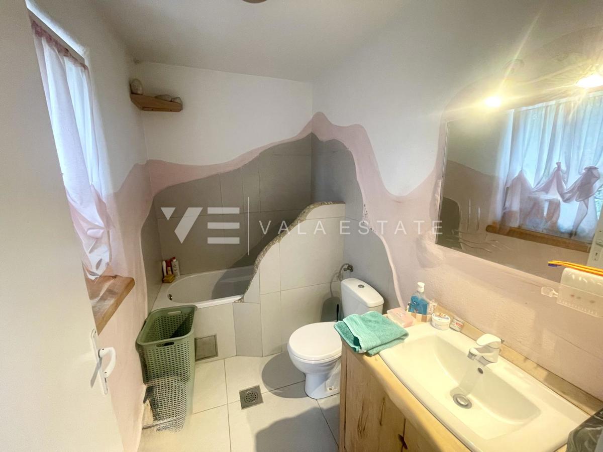 CASA INDIPENDENTE CON AMPIO GIARDINO IN POSIZIONE TRANQUILLA