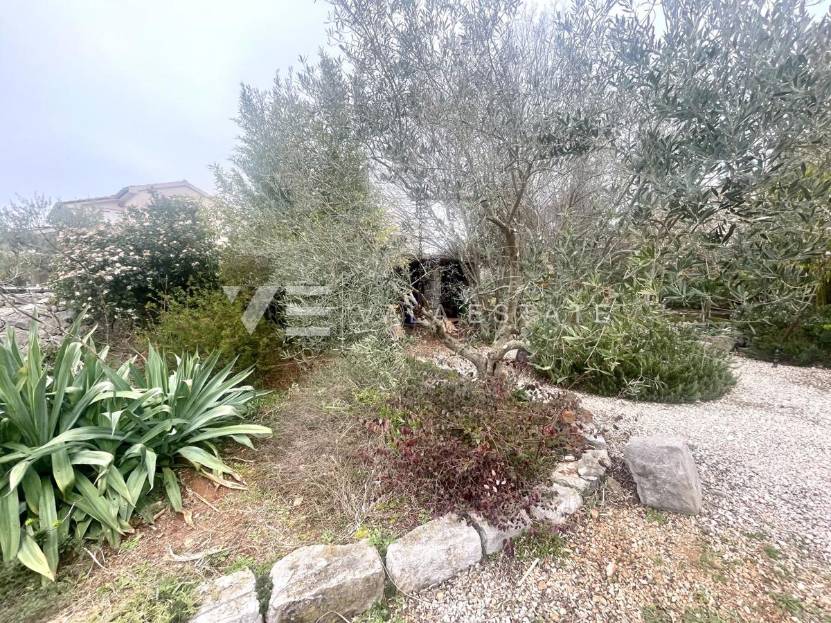 CASA INDIPENDENTE CON AMPIO GIARDINO IN POSIZIONE TRANQUILLA