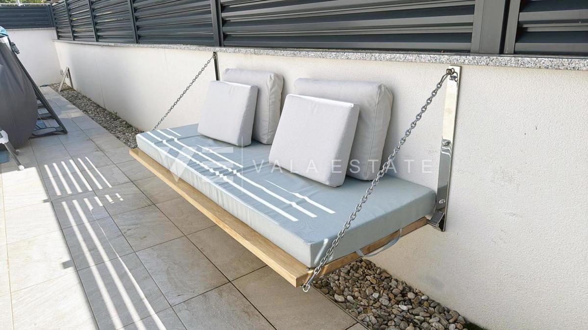 Moderno appartamento al piano terra con giardino in una zona tranquilla.