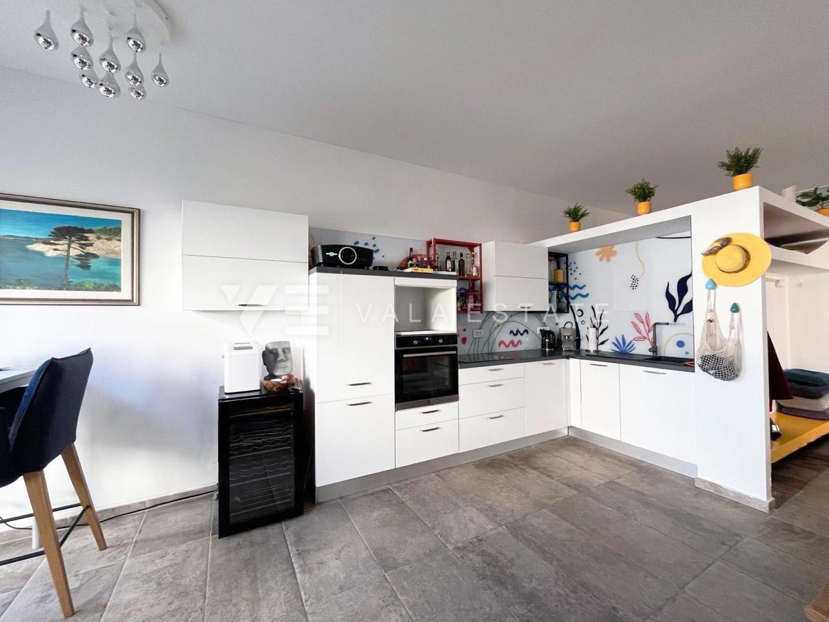 Moderno appartamento al piano terra con giardino in una zona tranquilla.