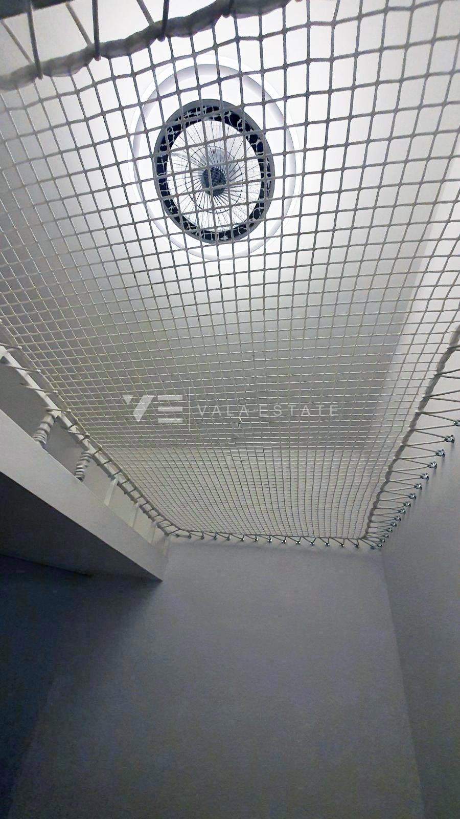 Moderno appartamento al piano terra con giardino in una zona tranquilla.