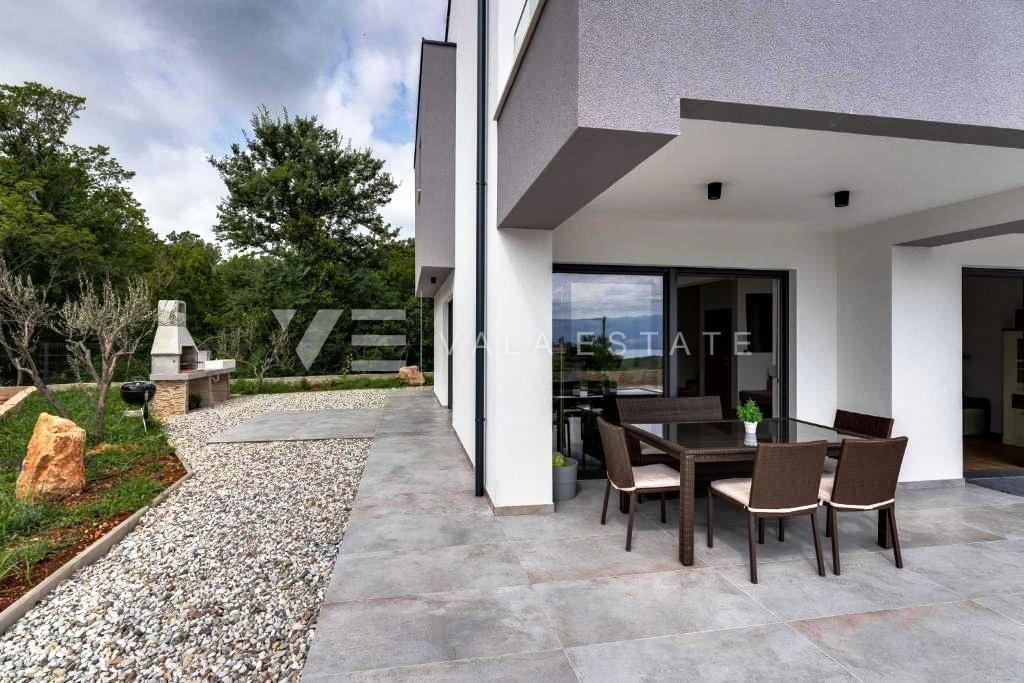 CASA MODERNA CON DUE APPARTAMENTI SU DUE PIANI E VISTA MARE