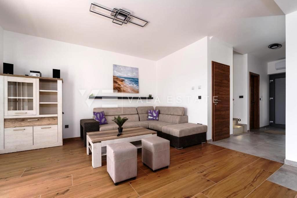 CASA MODERNA CON DUE APPARTAMENTI SU DUE PIANI E VISTA MARE