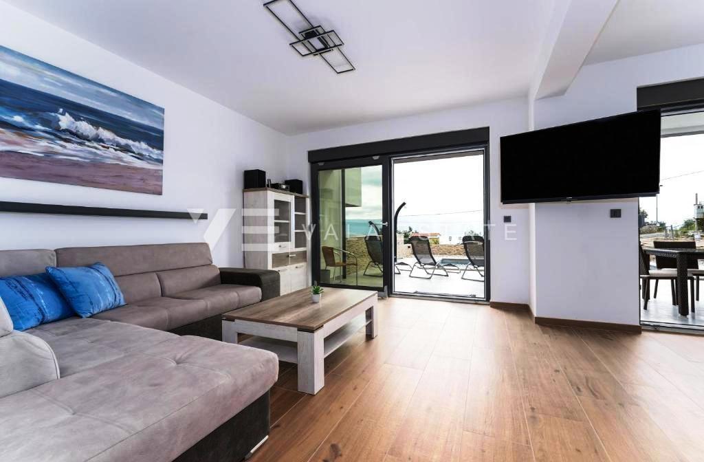 CASA MODERNA CON DUE APPARTAMENTI SU DUE PIANI E VISTA MARE