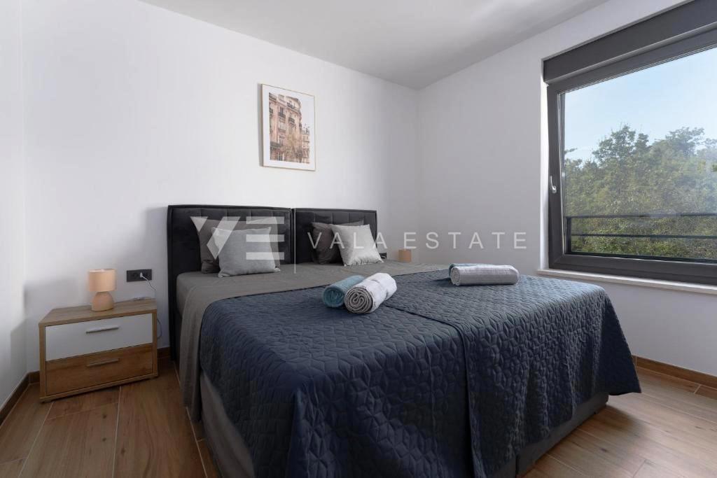 CASA MODERNA CON DUE APPARTAMENTI SU DUE PIANI E VISTA MARE