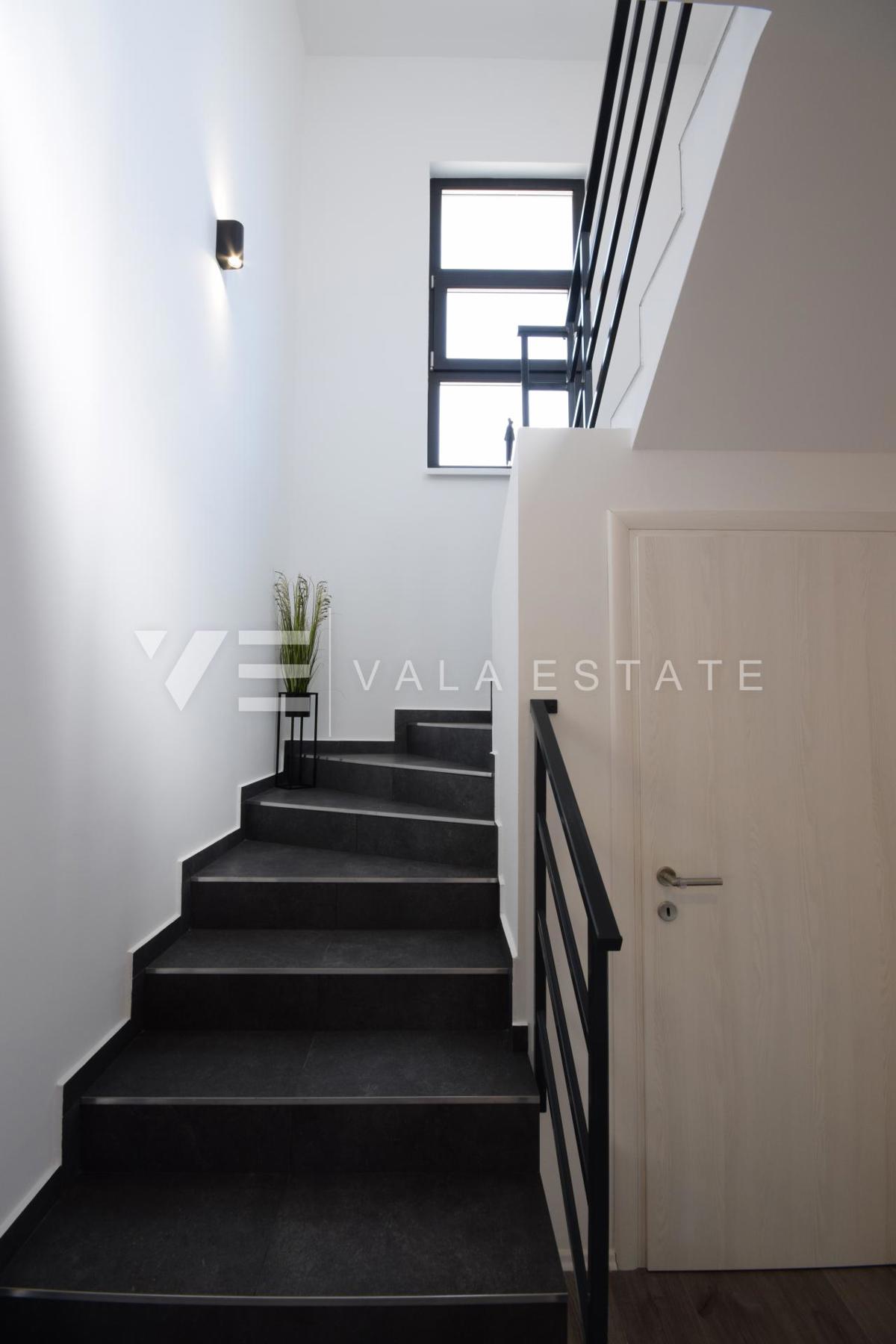 NUOVA MODERNA CASA INDIPENDENTE IN BELLISSIMA LOCAZIONE IMMERSA NELLA NATURA