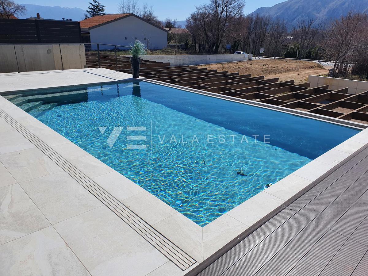 ESCLUSIVA VILLA DI DESIGN CON PISCINA